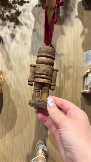 Ariella Geter 🌻 on Instagram: "Whoever you send this to owes you a trip to the Magnolia Silos! 😏🎄 #Christmas #Texas #Waco"