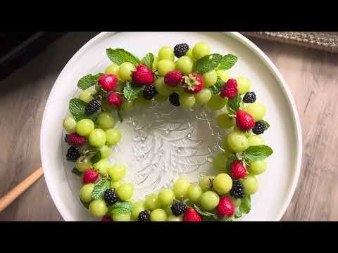 Christmas Fruit Wreath! A HIT at your next holiday party 🍓🎄