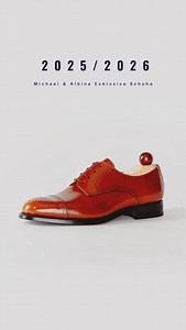 👞 Exklusive Herrenschuhe Trends 2025/2026 Die Saison 2025/2026 bringt spannende Neuheiten für alle Herren, die Wert auf Stil, Qualität und Exklusivität legen. Exklusive Herrenschuhe stehen mehr denn je im Mittelpunkt, da sie Eleganz mit Komfort und moderner Raffinesse verbinden. 🔝 Trendmodelle für Herren 2025/2026 • Tassel Loafers Ein Klassiker, der in dieser Saison mit edlen Farben wie Cognac, Bordeaux und Nachtblau neu interpretiert wird. Perfekt für Business und gehobene Freizeitlooks. • El