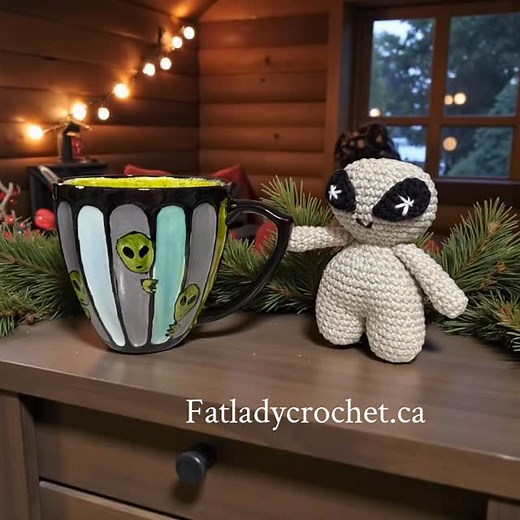 18 reactions | Is there really anything that says “holidays” like a little grey crochet alien?   FREE pattern on the blog: fatladycrochet.ca | Fat Lady Crochet | Facebook