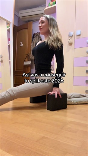 Split app🩷🩷🩷 #split #app #stretches #stretching #flexible