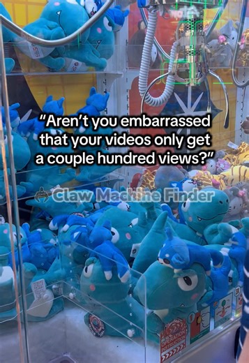 I’m just a girl who loves to play the claw… 🤷‍♀️🥺 📍 @Atomic Claw Arcade #embarrassed #clawmachine #clawmachines #theclaw #claw