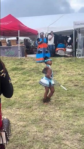 Sinovuyo Traditional Dancers emgidini - Angalila Umama Xa endibona ndinje