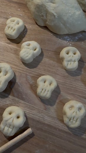 Gnocchi skulls Ricotta gnocchi is my personal favorite of the gnocchi options. It’s even lighter and fluffier than potato gnocchi. Then to make them skulls even better the grooves grab the sauce and then detail really pops! Head on over to final dishes to see how they look. Dough- ricotta cheese and 00 flour Tools- slender dowel and skewer | Ceracchis.pasta