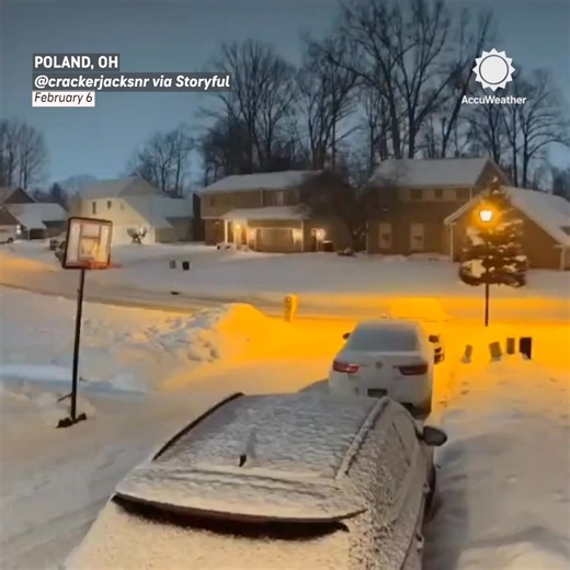 🔈 Rare thundersnow lit up the sky in northern Ohio as intense snow squalls rolled through Friday night. 🌨️⚡️ | AccuWeather