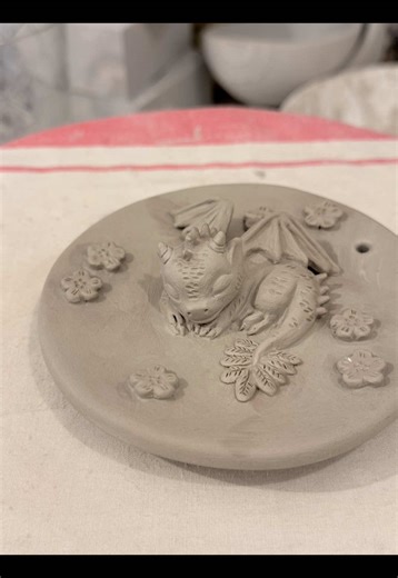 Draghetto Piattino in creta realizzato a mano #handmade #madeinitaly #design