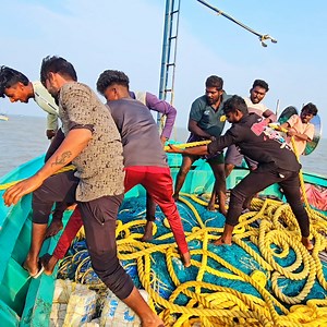 2.8M views · 50K reactions | Expected!! I spend for long day's fishing adventure's epic in deep sea!! #fishing #seafishing #deepseafishing #tiruchendurmeenavan | Thiruchendur Meenavan | Facebook