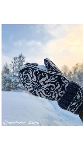 Hilde on Instagram: "❄️ Kay Selbu Mittens ❄️ This is my latest design. I am yet to write up the pattern, but it's on its way. Happy hump day! #smaatterier_designs #knitting #knittersofinstagram #knit #selbuvotter"