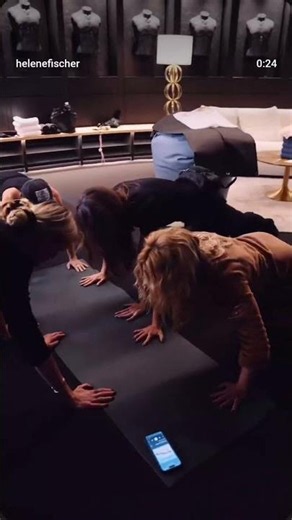 Helene Fischer Liegestütz Challenge als Warm-Up #helenefischer #warmup