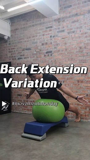 Back Extension is a core strength exercise that helps to build strength and stability in the upper back and rear delts, which can help improve poor posture, build strong and stable shoulders. 💪 ⚠️At the end position of the exercise, makes sure the ankles, knees, hips, shoulders, and ears are all in alignment. Do not hyperextend the low-back.⚠️ Instead of just holding your hand at the side of your hip, let’s experiment the back extension exercise with different forms through these exercises : 🤸