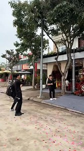 160K views · 613 reactions | Buồn của anh shipper, mất Thêm 1 khách ruột mua trà sữa 藍 Video: Xu | Quốc Oai Quê Tôi | Facebook