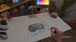 最新消息：蘋果Vision Pro平台最新推出創新應用《TouchDesk》，將實體桌面轉化為無限延伸的數位畫布，支援自由繪圖、筆記紀錄與觸感互動，搭配iCloud即時同步功能實現跨裝置創作無縫接軌。此應用現已於visionOS商店免費下載，透過虛實融合技術重新定義工作與創作型態，為使用者開啟沉浸式數位創作體驗的新維度。 #visionpro #touchdesk #實體桌面轉化 #visionOS 來源：https://x.com/justinryanio/status/1886441067467452462 | Angus電科技