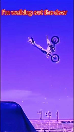 ##newyear2026 #blowthisup #foryoupage #everyone #Meme | girl walks to door