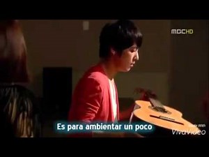 Yong Hwa cantando lucky en Heartstring
