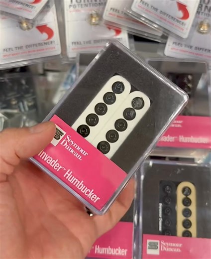 Seymour Duncan Invader™ SH-8 (6 String) ปิคอัพ ฮัมบัคเกอร์ สำหรับกีต้าร์ไฟฟ้า 6 สาย ราคาโปรโมชั่นเพียงตัวละ 3,600 บาท Tech Specs ▪️DCR : Neck 7.5k , Bridge 16.6k ▪️Magnet : Ceramic ▪️Cable : 4c Shielded ตัดคอยล์ได้ ▪️Type : Passive ด้วยกำลังขับที่สูงมากและเสียงดังกระหึ่ม ปิ๊กอัพ Invader (SH-8) จึงมีรูปลักษณ์และเสียงที่ไม่เหมือนปิ๊กอัพตัวไหนๆ Invader มีเสียงดัง ดุดัน และไม่เกรงใจใคร ที่น่าประหลาดใจคือ Invader รุ่นสำหรับตำแหน่งคอ มีรูปลักษณ์ที่น่าเกรงขามแต่ให้เสียงที่อบอุ่นและนุ่มนวล จึงเป็นคู่หูท