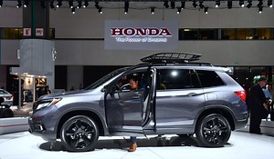 The 2021 Honda Passport Still Can't Measure up To the Pilot