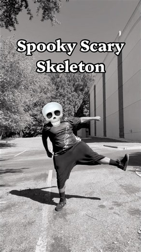 Time To Get Spooky (SPOOKY SCARY SKELETON) #dance #tiktok #shorts