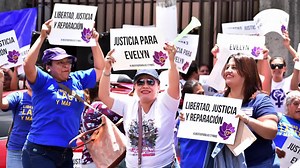 5.8K views · 15 reactions | Industria de “call centers” anuncia que generará 12,000 empleos en El Salvador en 2021. Esta y otras noticias en nuestro resumen informativo con Jessica Merlo. | Diario El Mundo | Facebook