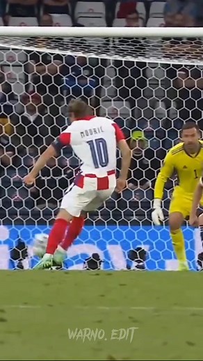 Technique of Luka Modric's Outside-of-the-Foot Pass