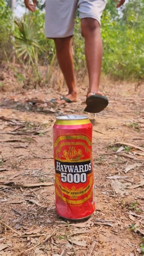 ✅ The guy shows SURVIVAL skills: I used a beer can to start fire in the wild forest 🥫🔥