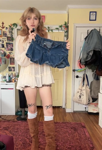 Do you guys prefer when I’m 2 feet tall be honest #alternative #GRWM #fashion #outfitinspo #getdressedwithme