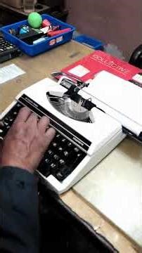 Silver Reed Silverette Pearl White Typewriter — Elegant Manual Writing in Motion #rrtypewritermart