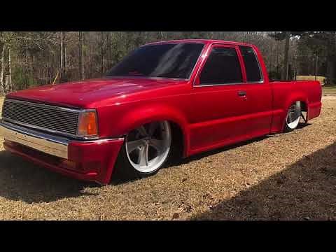 Mazda b2200 bagged minitruck project