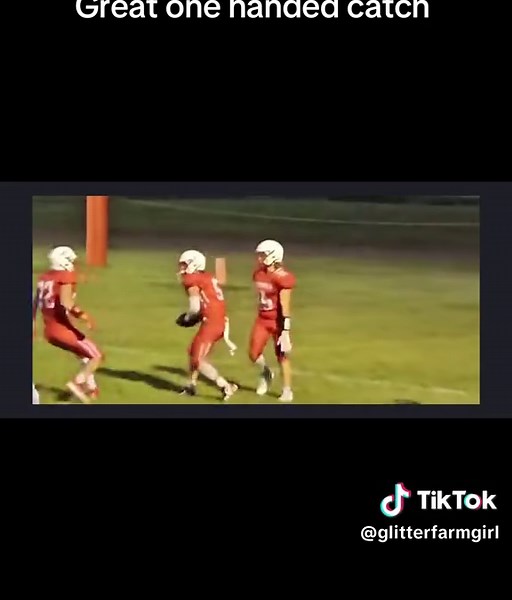 Incredible One-Handed Catch in High School Football