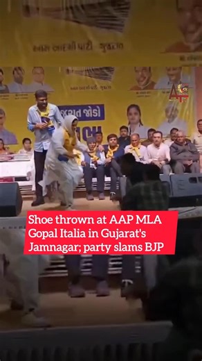 𝘼𝙐𝙍𝘼𝙉𝙂𝘼𝘽𝘼𝘿 𝙏𝙄𝙈𝙀𝙎™ on Instagram: "A scuffle broke out during Aam Aadmi Party’s rally in Gujarat’s Jamnagar on Friday after a shoe was thrown at party leader Gopal Italia. The MLA from Visavadar Assembly constituency was giving a speech during party’s Gujarat Jodo programme, when a person suddenly threw a shoe towards him. A video of the incident has also gone viral on social media. In the media, it could be seen that a chaos erupted at the venue after the accused was thrashed by AA