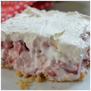 8.4K views · 14 reactions | This no bake Strawberry Lush Cake can be made in no time! It is so delish you will be trying to lick your plate when no one is watching! Trust me I have seen it out of the corner of my eye! | Best Recipe Ideas | Facebook