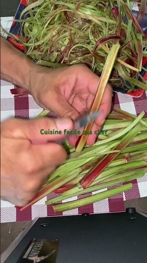 Comment préparer la RHUBARBE avant la confiture #cuisinefacilepascher #food