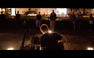 Dramatic 4K night footage of Reinhardt Buhr creating yet another song from scratch on the streets of Berlin Germany via live looping! 75% Discount on all 12 downloadable albums plus this song can be downloaded here: https://reinhardtbuhr.bandcamp.com Video Recorded by @Noras Rcrdngs | Reinhardt Buhr