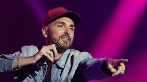 Christophe Willem fait un duo inattendu sur scène (vidéo)