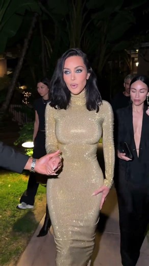Kim Kardashian Falls in 8-Inch Heels 😱 Oscars Red Carpet Drama