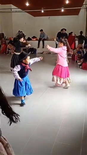 4.3K views · 70 reactions |  Tremendos bailarines - Sami junto al Gauchito Cristofer  Sigan su Tik Tok  https://www.tiktok.com/@samiramirez066?_t=ZM-90ImW9dXAJ1&_r=1 #lomejordelfolkloreemergente | Lo mejor del Folklore Emergente | Facebook