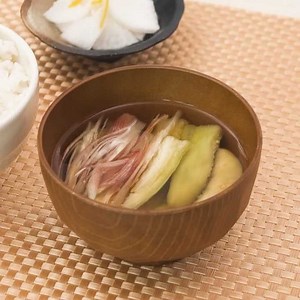 さっぱりとした味わい♪ ひすいなすのお吸い物のレシピ動画・作り方 | デリッシュキッチン