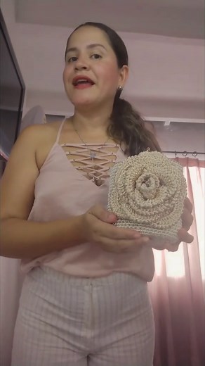 Bolso Rosa Elegante Hecho a Mano: Estilo y Artesanía