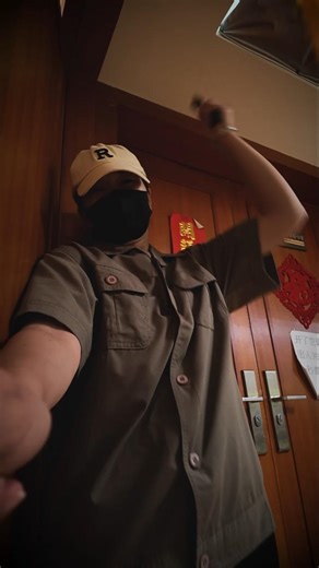 😱 Fake Delivery… Door Stop Saved Me