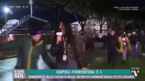 Increible: Tocan el trasero a una periodista tras Empoli-Fiorentina. ¡y le piden que no se enfade!