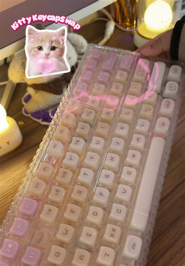 Two posts in one day because I’m obsessed with, she’s so cute 💕🐾 #cute#keebtok#gamingkeyboard#gamingsetup#fypシ