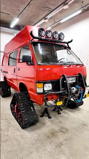Maailman Ensimmäinen Tela-Retki-Hiace? #toyota #toyotahiace #tracks #4x4 #offroad