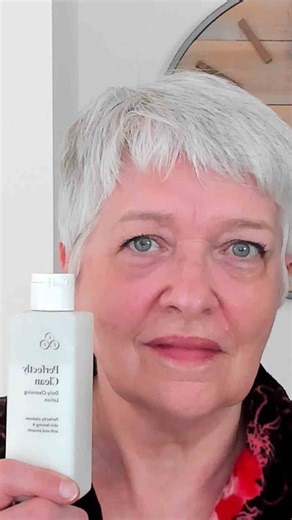✨ The Best Cleanser for Older Women ✨ Finding the right cleanser is key to healthy, glowing skin as we age. Sue shares why this gentle, nourishing cleanser is perfect for women over 50, 60 and beyond 💜 ✔️ Removes makeup & impurities without drying ✔️ Leaves skin soft, radiant & comfortable ✔️ Ideal for mature or sensitive skin Discover the full skincare collection here: https://www.lookfabulousforever.com/skincare-for-older-women (via the link in our bio) | Look Fabulous Forever