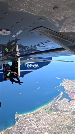 🤙 Carve up the surf AND the sky 🤪 Use code: YEWSURFSKY for 10% OFF: 🪂 Tandem jumps at all Skydive Australia dropzones 🌊 LETS GO SURFING: Group lessons at all locations Visit the links below to book! ✈️: https://www.skydive.com.au/ 🏄‍♂️: https://letsgosurfing.com.au/ Kickstart your summer 👉 sale ends October 3rd. Valid for jumps and lessons before 31st October! #skydiveaustralia #letsgosurfingaustralia #skydiving #surflessons | Skydive Australia