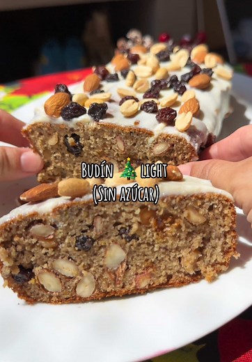 BUDÍN NAVIDEÑO🎄SIN AZÚCAR (reducidos en calorías)😃para disfrutarlo sin CULPA Y SIN PENA😋😅con un GLASEADO QUE TE VA A ENCANTAR 😍😍 *INGREDIENTES: .2 huevos .4 bananas oro o 2 bananas karape .1 taza y media Avena (180 gr.)- podes reemplazar por harina de almendra u otra harina sin gluten .1 cda. Miel de abeja .1 cascarita de naranja y Limón .1 cdita. Esencia de vainilla .1 cda aceite de coco o vegetal .1 cda. Polvo de hornear @mickeyparaguay .1/2 taza de leche .60 u 80 gr. Frutos secos (almen