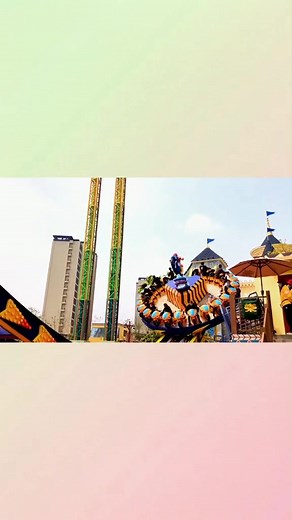 Hello,good evening!this is our UFO 🛸 flying car!!!!#flyingcar #funfair #fyp #themepark #attraction #sixflags #foryou #fun #amusementpark