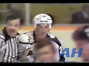 NHL Oct. 21, 1978 Toronto Maple Leafs v Philadelphia Flyers (R) Dave Williams v Behn Wilson