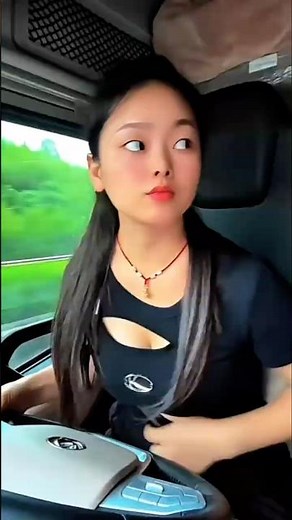 A beautiful girl demonstrated her superb driving skills on the road 🚚🛞, #driver #highway #truckin...