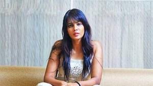 அடுத்தடுத்து பாயும் வழக்குகள்.. 3-வது வழக்கில் மீரா மிதுன் கைது: நீதிமன்றத்தில் ஆஜர்படுத்திய போலீஸ்!