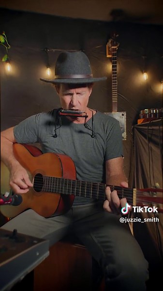 This is one of my favourite harmonica solos to play, from a song called Lala. If you would like to learn the guitar or harmonica parts visit my Patreon page as I take you step by step making it fun to learn. Using a key C Juzzie Smith Blues Harmonica. All links in bio 🎶 #harmonica #jamming