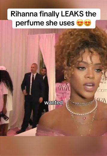 Rihanna Reveals Her Signature Perfume😍